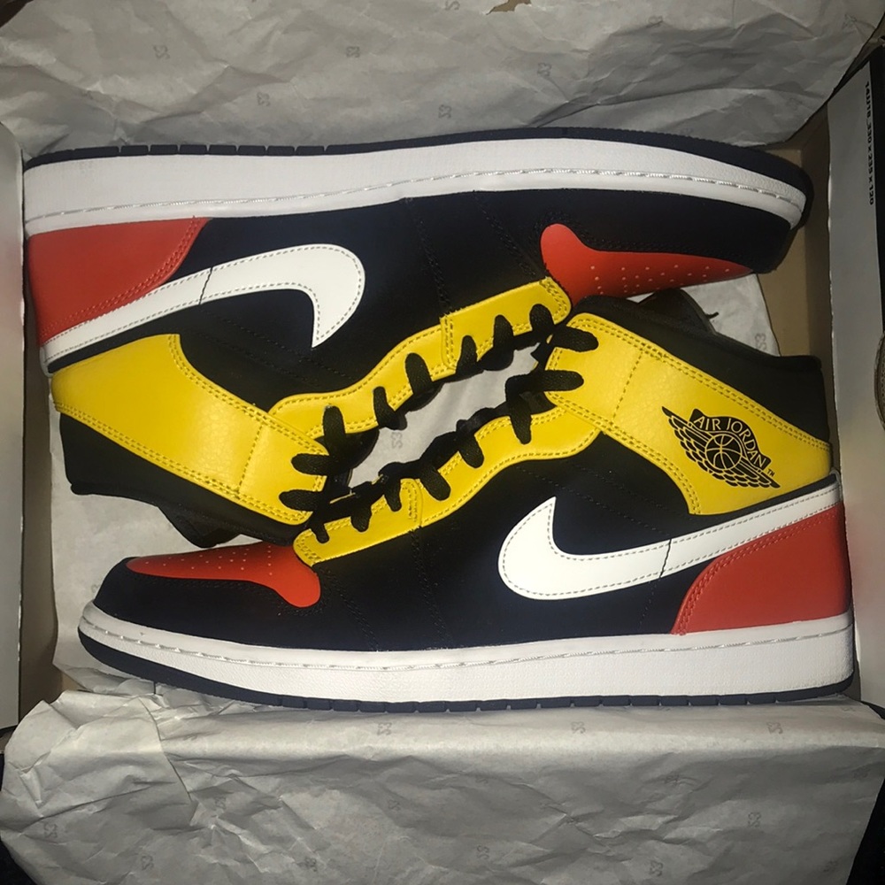 Air Jordan 1 Mid SE 'Amarillo'